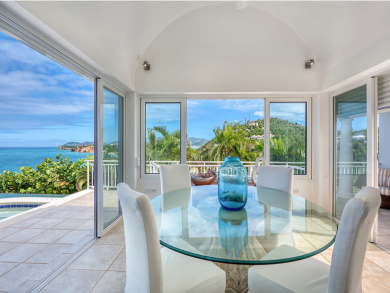 Dramatic Views from Hill Perched Villa!